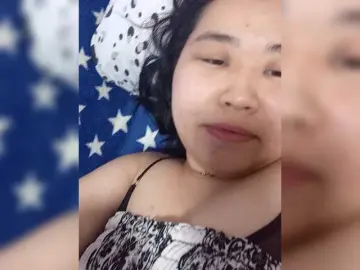 SophiaFloresのBongacamsで人気のアダルト配信