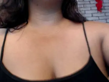 komurasakiのBongacamsでライブセックス映像