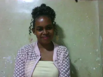 ElinahのBongacamsでライブセックス映像