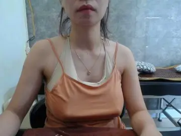 HotQueen93のBongacamsで今すぐ視聴可能なセックスカム