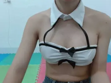 inHIのBongacamsでセックスカメラ