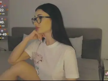 ChiaraloveeのBongacamsで人気のアダルト配信