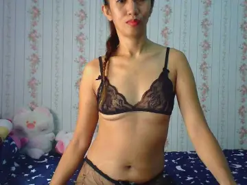 ClitoriaのBongacamsでライブポルノ配信