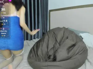 YunaBlossomyのBongacamsで無料ライブポルノ