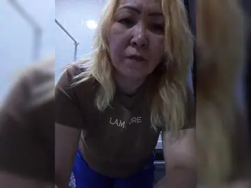 QweentisのBongacamsでアダルトカメラ配信