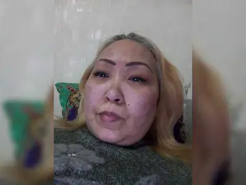 QweentisのBongacamsで無料ライブポルノ