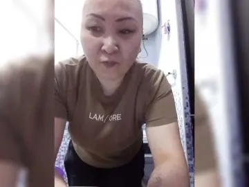 QweentisのBongacamsで無料ライブポルノ