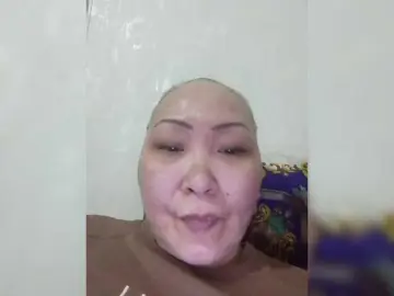 QweentisのBongacamsで無料ライブポルノ