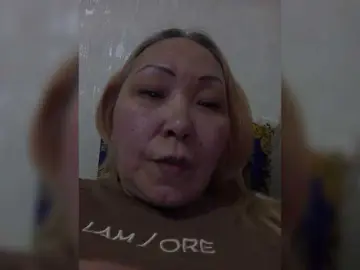 QweentisのBongacamsでヌードカメラ