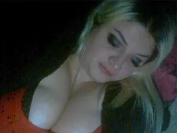 KrystaAhlMagicのBongacamsで無料ライブポルノ