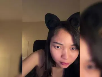 RozyBlackのBongacamsでセックスカメラ