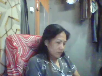 RarraのBongacamsでヌードカメラ