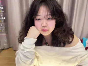 KittenfishingのBongacamsで今すぐ視聴可能なセックスカム