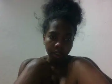 tsaralazaのBongacamsで今すぐ視聴可能なセックスカム