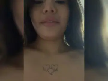 M0nikaaのBongacamsでアダルトカメラ配信