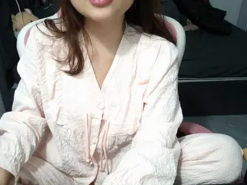 Julia98のBongacamsでアダルトカメラ配信