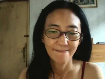 bee077のBongacamsでヌードカメラ