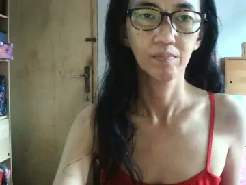 bee077のBongacamsで無料ライブポルノ