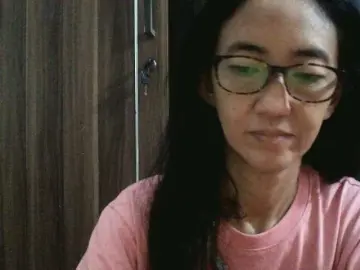 bee077のBongacamsでセックスカメラ