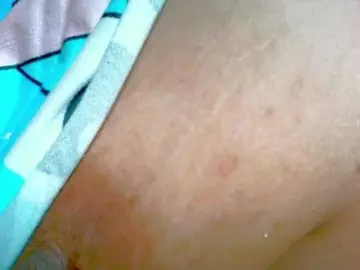 NaughtyWetPieXxのBongacamsでプライベートチャット