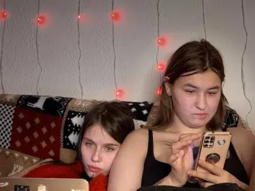 2Love-Love2のBongacamsでヌードカメラ