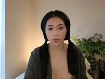 athena-thのBongacamsでアダルトカメラ配信