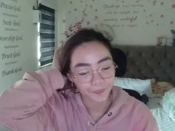 AstridhottieのBongacamsでライブセックス映像