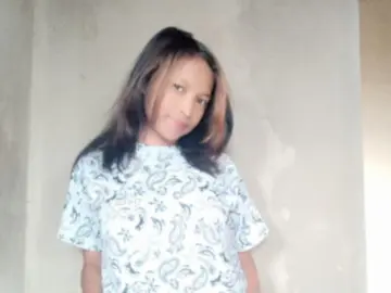 NicoleMoneyのImliveで高画質ウェブカメラ