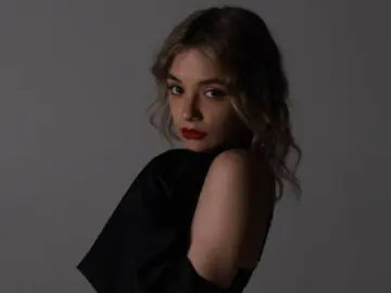 LolaKikiのLivejasminでライブセックス映像