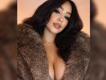 SharlinMorevaのLivejasminでライブセックス映像