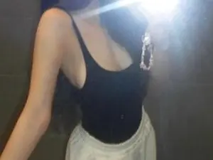 Yana99のStreamateでセックスチャット