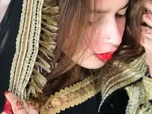 MahrukhのStreamateで高画質ウェブカメラ