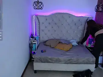 Charlotte_Jones__のStripchatでセックスカメラ