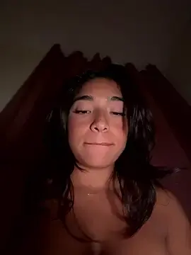 BellafrのStripchatで人気のアダルト配信