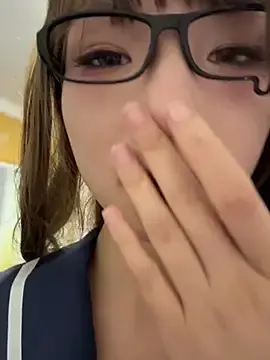 Yiyi-707のStripchatで人気のアダルト配信