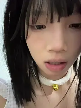 Yiyi-707のStripchatで高画質ウェブカメラ