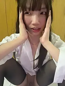 Yiyi-707のStripchatで無料ライブポルノ