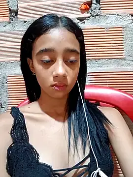 Zoe_Sweett18のStripchatで今すぐ視聴可能なセックスカム