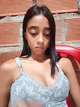 Zoe_Sweett18のStripchatで人気のアダルト配信