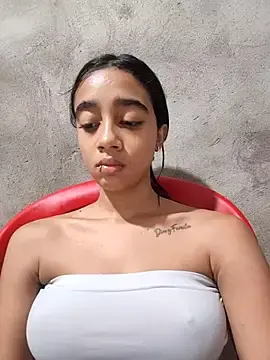 Zoe_Sweett18のStripchatで人気のアダルト配信