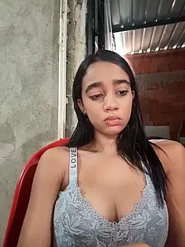 Zoe_Sweett18のStripchatで人気のアダルト配信