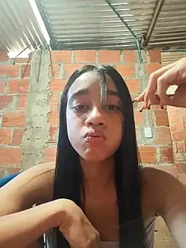 Zoe_Sweett18のStripchatで人気のアダルト配信