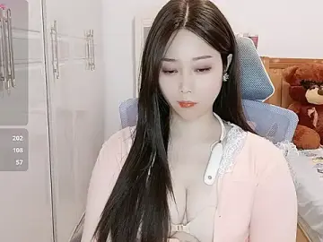 Xiaotantan-99のStripchatで今すぐ視聴可能なセックスカム