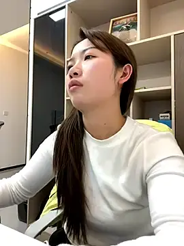 GYYooのStripchatで今すぐ視聴可能なセックスカム