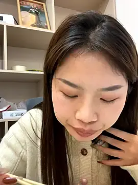 GYYooのStripchatでアダルトカメラ配信