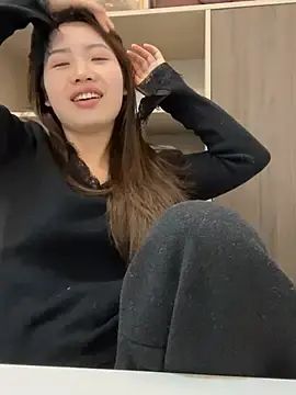 GYYooのStripchatでヌードカメラ