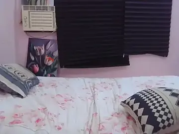 WildPussy4uxxのStripchatでヌードカメラ