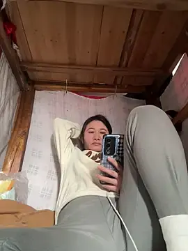 daaqnnのStripchatでライブポルノ配信