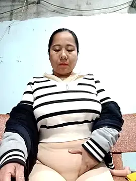 Queen-18200のStripchatで人気のアダルト配信