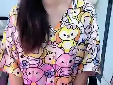 Tinaa-22のStripchatでライブチャット